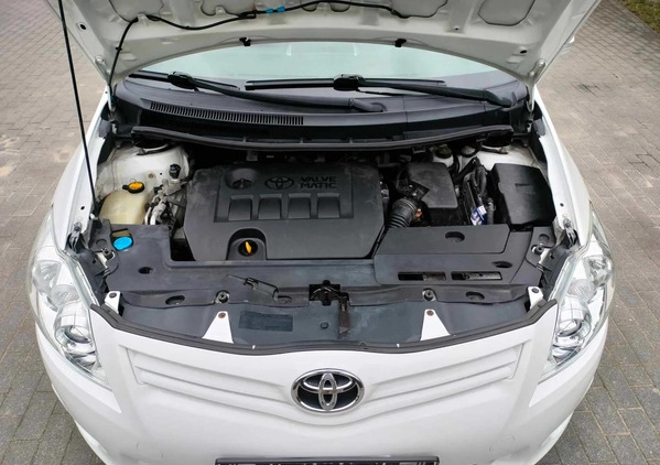 Toyota Auris cena 29900 przebieg: 172600, rok produkcji 2011 z Szczawnica małe 211